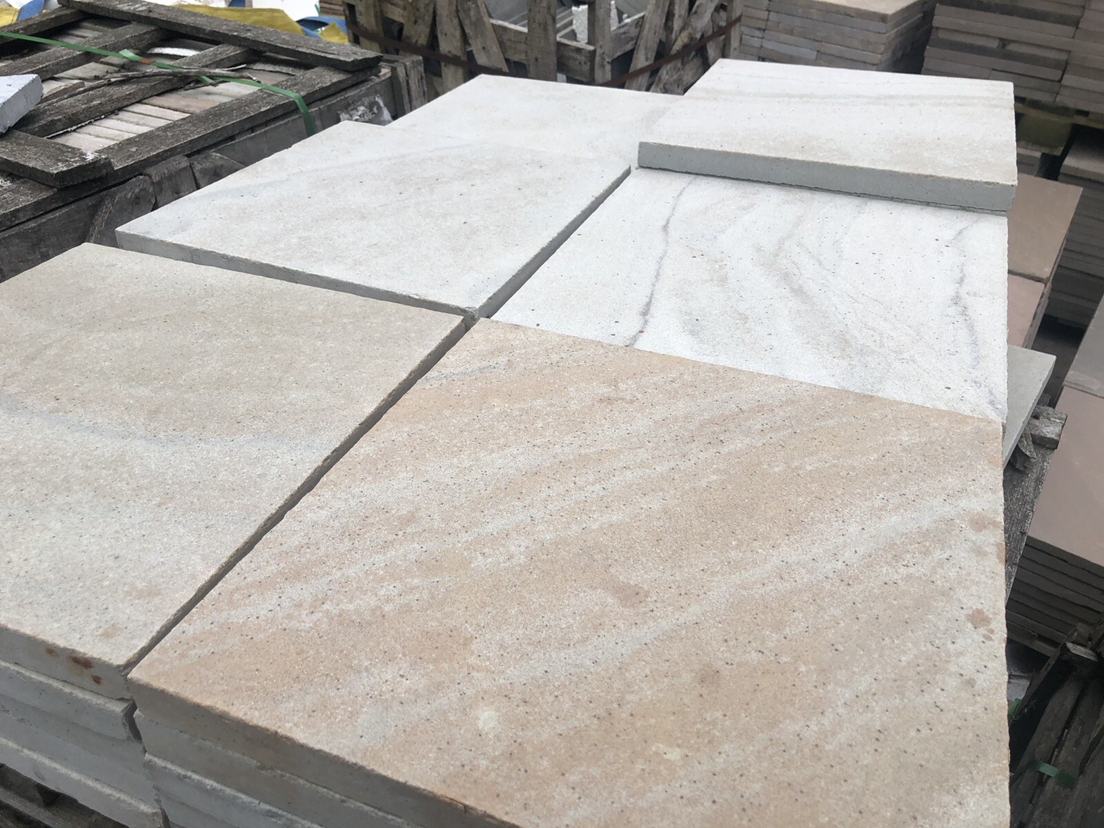 Terrassenplatten Sandstein Grau Geschliffen 34 Qm 40x40cm Und 50x50cm Restposten 1 Terrassenplatten Sandstein Grau Geschliffen 34 Qm 40x40cm Und 50x50cm Restposten
